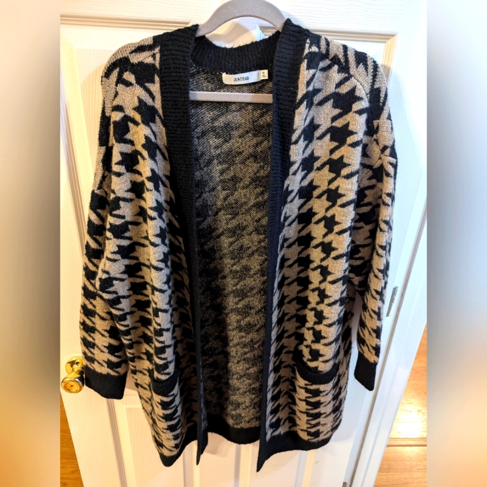 Women's Black and Tan Sweater